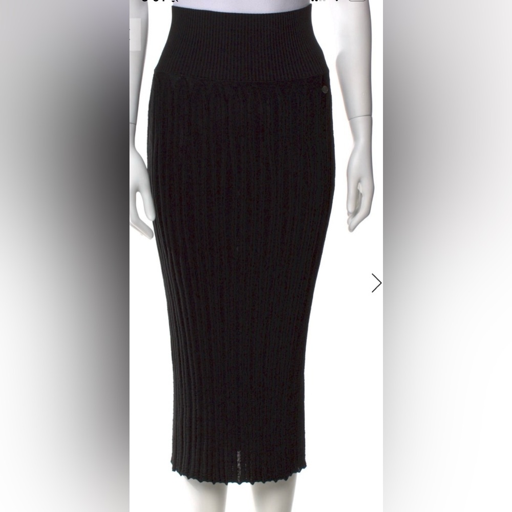 Authentic CHANEL midi Black Ribbed Skirt 40
